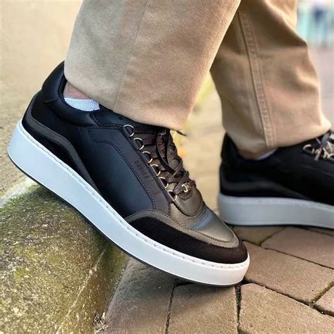 sneakers morgen in huis
